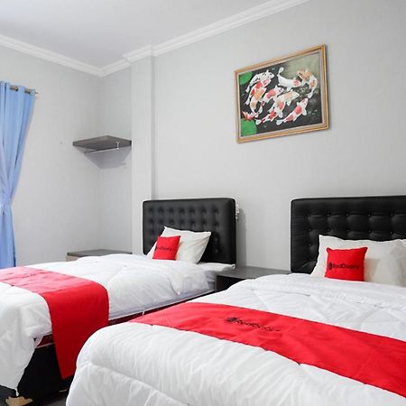 Готель Reddoorz Near Jalan Adi Sucipto Solo Екстер'єр фото