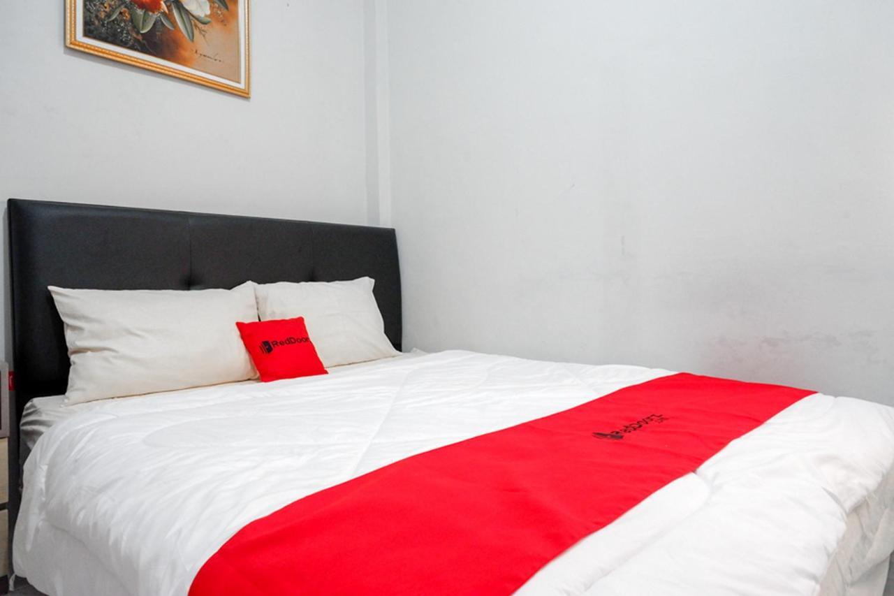 Готель Reddoorz Near Jalan Adi Sucipto Solo Екстер'єр фото