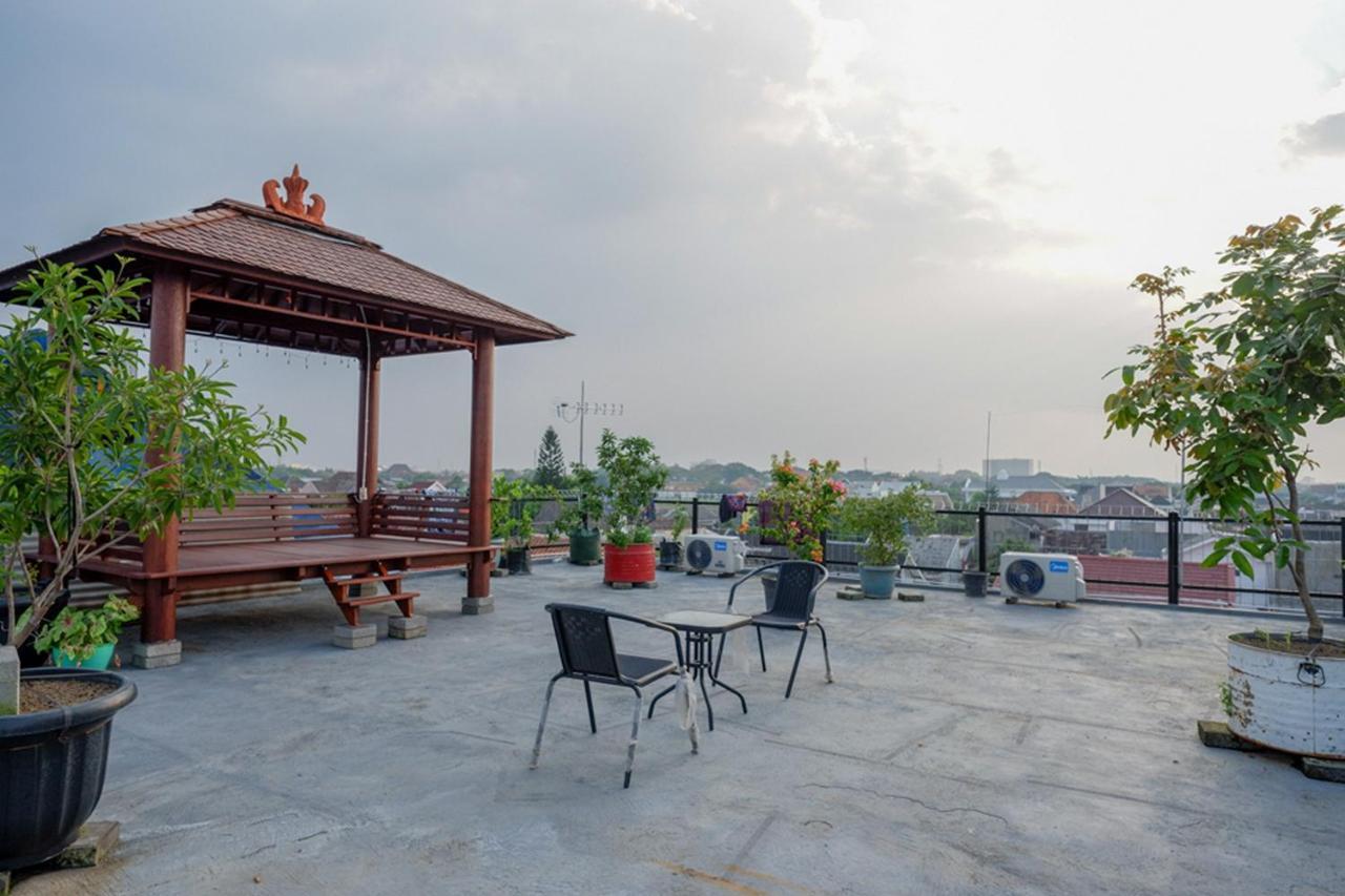 Готель Reddoorz Near Jalan Adi Sucipto Solo Екстер'єр фото
