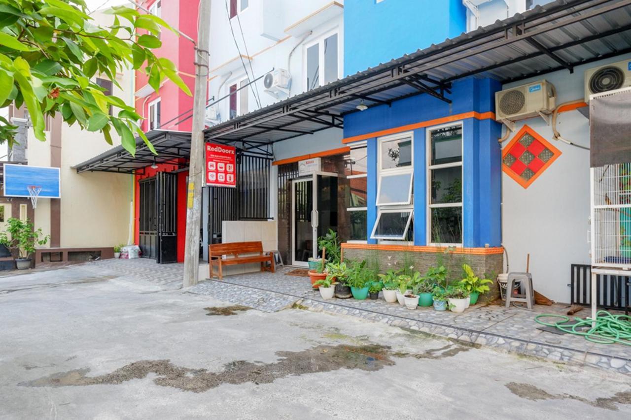 Готель Reddoorz Near Jalan Adi Sucipto Solo Екстер'єр фото