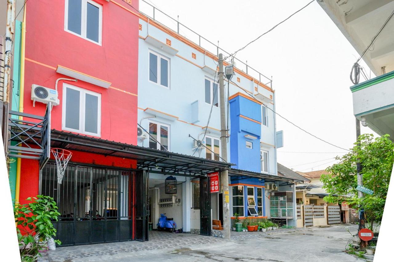 Готель Reddoorz Near Jalan Adi Sucipto Solo Екстер'єр фото